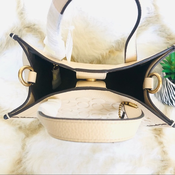 100% Authentic Brand New Coach Field Tote 22 C4829 In Signature Leather, Ivory - Picture 11 of 15